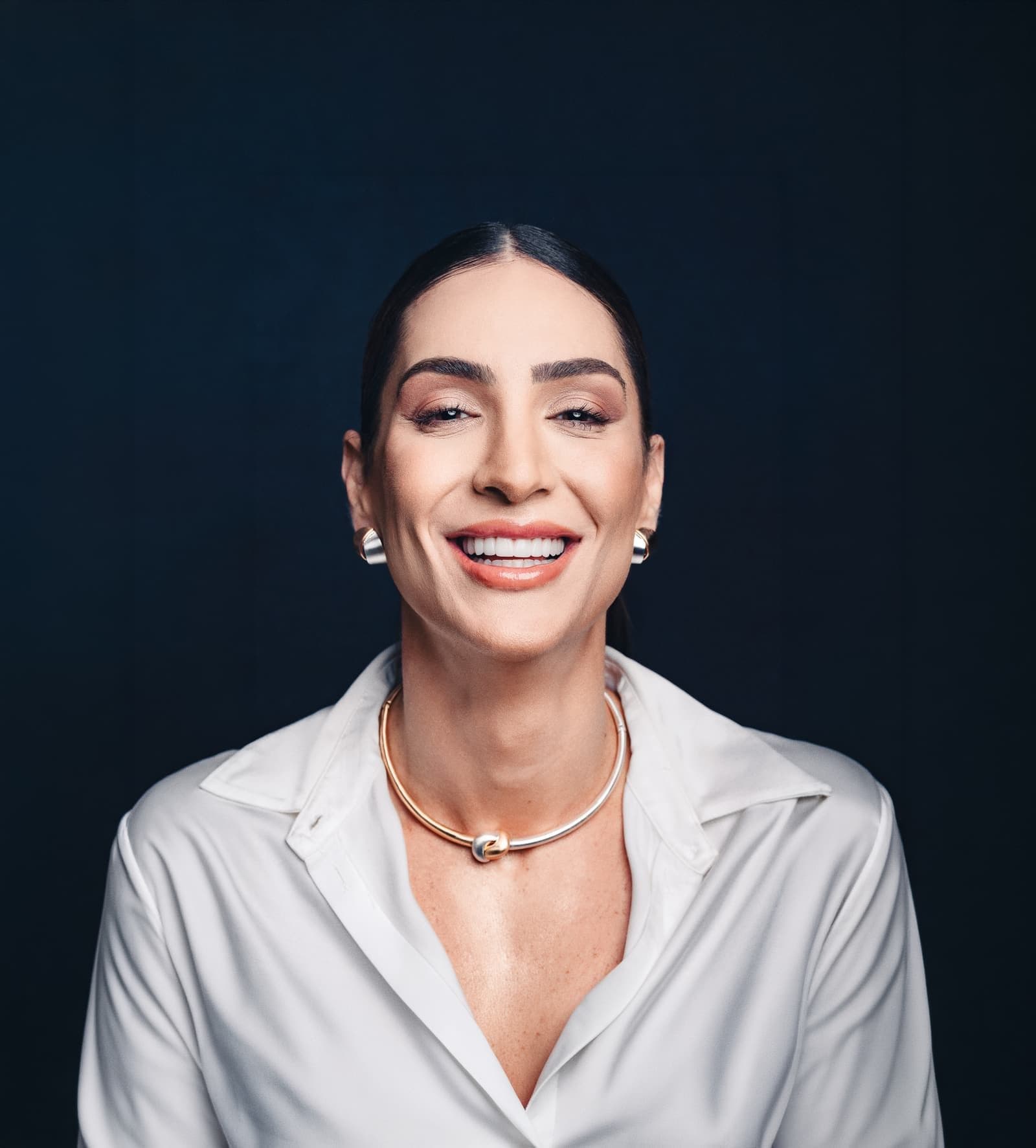 Retrato profissional da Dra. Marcela Ferreira de Oliveira